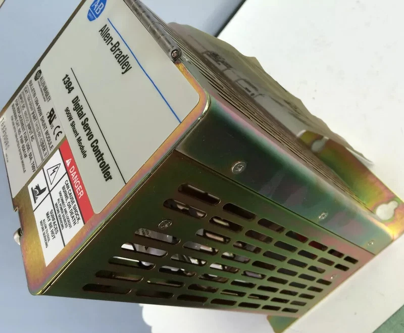 NEW ALLEN BRADLEY 1394 DIGITAL SERVO 74102-691-52,300W,NO FAN 1394-SR9AF,DF 2 74102 691 52 0