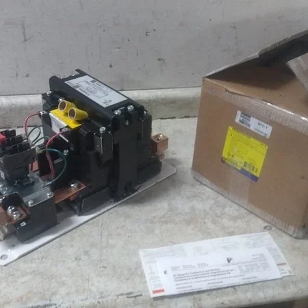 Square D 8536SGO1V06 480VAC Coil Voltage 270 Amps 3 Poles Electric Motor Starter