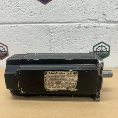 Allen Bradley MPL- B430P-MJ74AA Servo Motor, Series A, 5000 RPM, 460 V