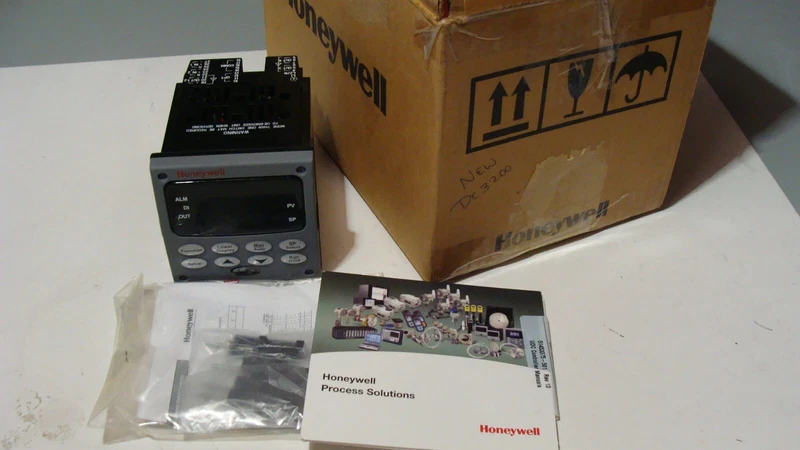 NIB HONEYWELL UDC3200 Controller DC3200-CB-000R-210-10000-E-0-0 2 DC3200 CB 000R 210 10000 E 0 0 0