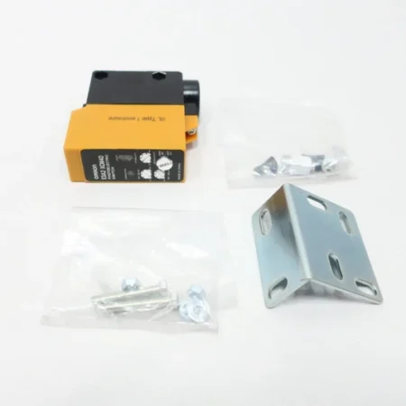 Omron E3A2-XCM4D Photoelectric Switch 24-240v-ac