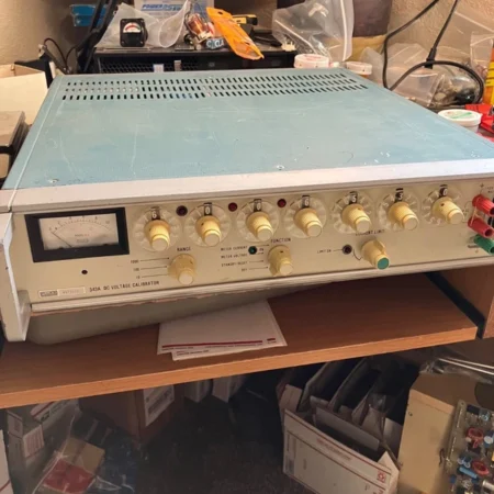 Fluke 343A DC Voltage Calibrator