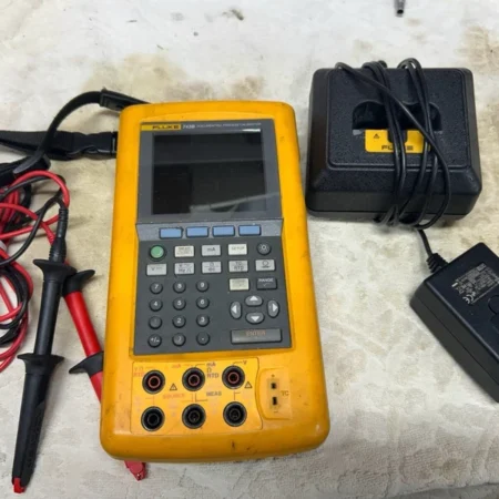 Fluke 743B Process Calibrator Documenting Tested w/Charger and accessories