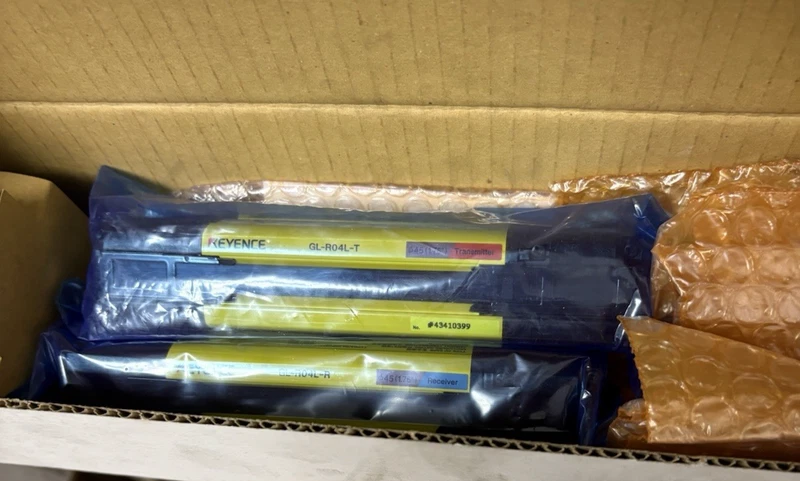 KEYENCE CORP GL-R04L Safety Light Curtain New!!! 2 GL R04L 0
