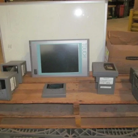 Lot of 1 ea Siemens Simatic Panel # HMI-2SG30-7GA0 and 4 ea Honeywell # UDA2182