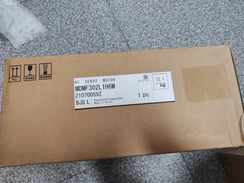 Panasonic MDMF302L1H6M Servo Motor 1 Panasonic MDMF302L1H6M Servo Motor