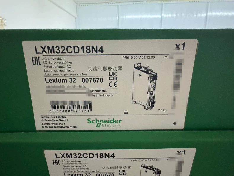 Schneider Electric Schneider Servo Controller LXM32CD18N4 1 LXM32CD18N4
