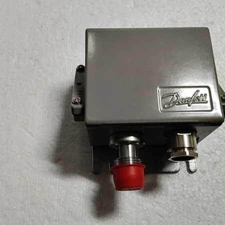 Danfoss Pressure Transmitter 084G2107 Reliable Industrial Pressure Sensor
