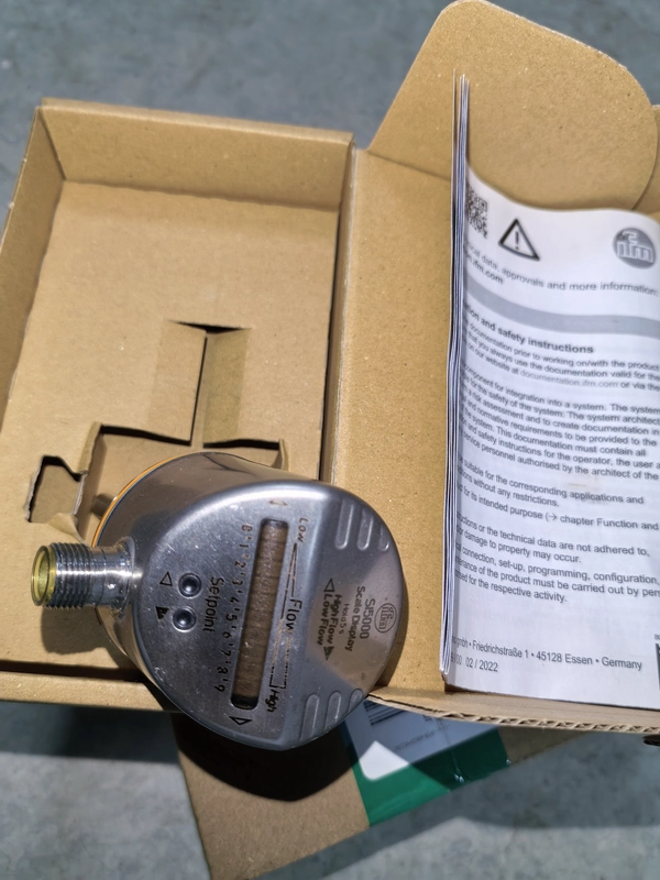 IFM Flow Sensor SI5000 - Industrial Fluid Flow Monitoring Device 1 IFM Flow Sensor SI5000 - Industrial Fluid Flow Monitoring Device