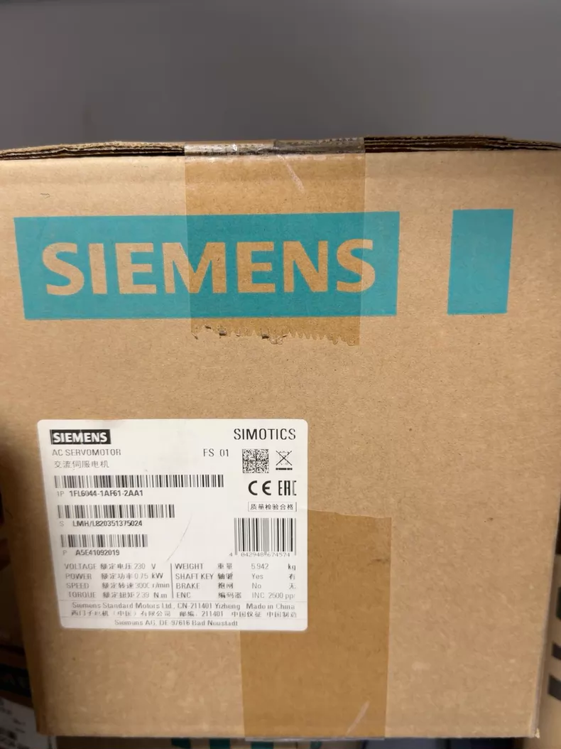 SIEMENS SERVO MOTOR 1F6044-1AF61-2AA1 Robust Drive 1 1F6044-1AF61-2AA1
