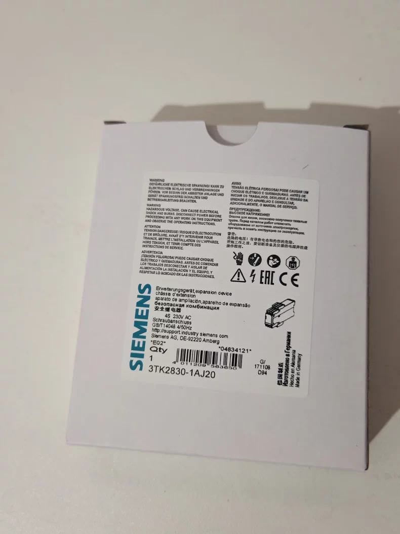SIEMENS Safety Relay 3TK2830-1AJ20 - Machine Safety Controller 1 3TK2830-1AJ20