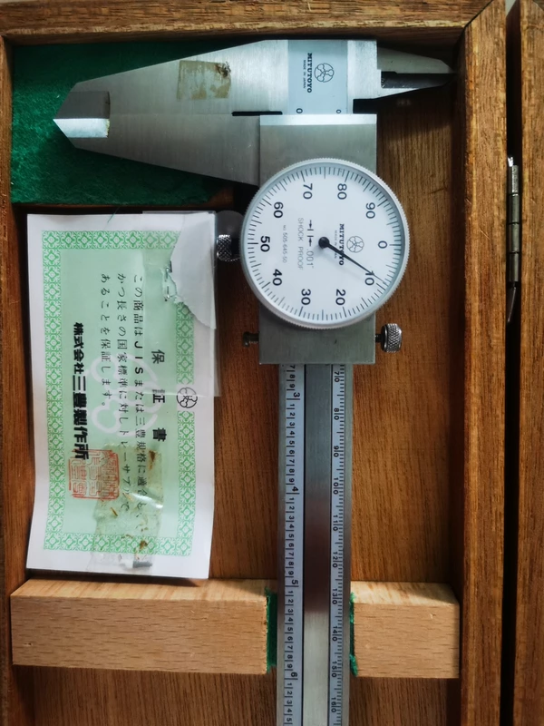 Mitutoyo Industrial Caliper 505-645-50 for Quality Control 1 Mitutoyo Industrial Caliper 505-645-50 for Quality Control