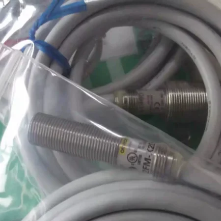 Omron E2FM-X2D1 Inductive Proximity Sensor Durable
