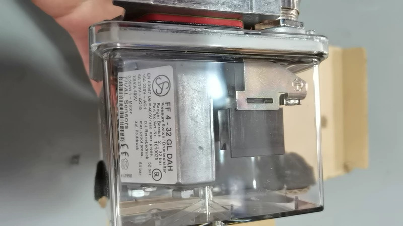 NEC Pressure Switch FF4-32 - Durable Industrial Pressure Control 1 NEC Pressure Switch FF4-32 - Durable Industrial Pressure Control