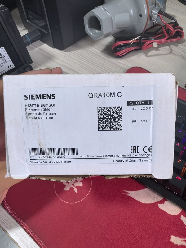 SIEMENS Flame Sensor QRA10M.C - Accurate Flame Detection Device 1 SIEMENS Flame Sensor QRA10M.C - Accurate Flame Detection Device