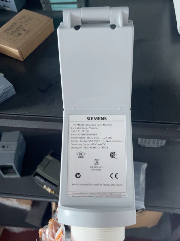SIEMENS 7ML1201-2EE01 Ultrasonic Level Transmitter 1 SIEMENS 7ML1201-2EE01 Ultrasonic Level Transmitter