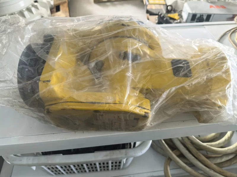Automotive Welding Robot Wrist FANUC 2000IB165F 2 Automotive Welding Robot Wrist FANUC 2000IB165F - Image 2