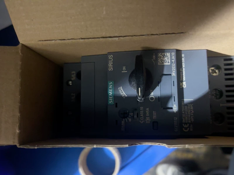 Motor Protection Circuit Breaker SIEMENS 3RV2032-4JA10 - Reliable Safety 2 Motor Protection Circuit Breaker SIEMENS 3RV2032-4JA10 - Reliable Safety - Image 2
