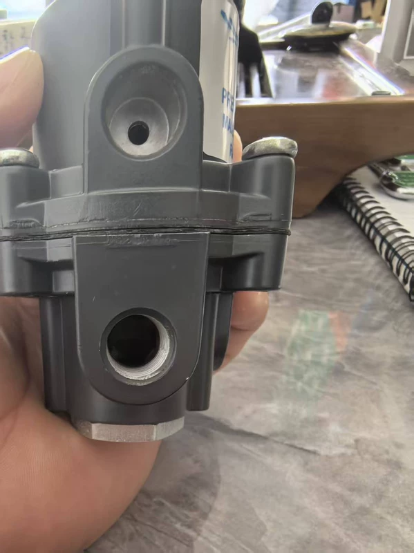 Industrial Pneumatic Regulator ControlAir 400 for Air Systems 2 Industrial Pneumatic Regulator ControlAir 400 for Air Systems - Image 2