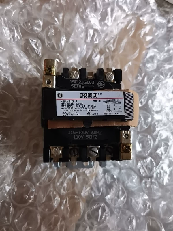 GE CR305C002NEMA Contactor for Motor Control Industrial Use 2 GE CR305C002NEMA Contactor for Motor Control Industrial Use - Image 2