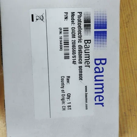 Baumer Photoelectric Sensor OADM 2016560/S14F - Reliable Position Sensing