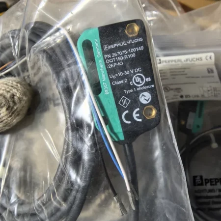 PEPPERL+FUCHS OQT150-R100 Sensor for Precise Measurement