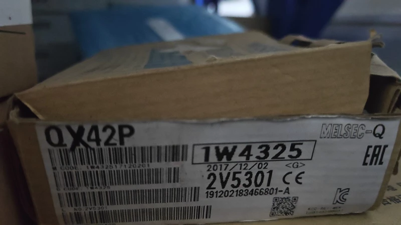 PLC Output Module Mitsubishi QX42P 32-Point Transistor 1 PLC Output Module Mitsubishi QX42P 32-Point Transistor