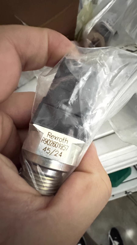 REXROTH R902601957 Industrial Pressure Sensor 1 REXROTH R902601957 Industrial Pressure Sensor