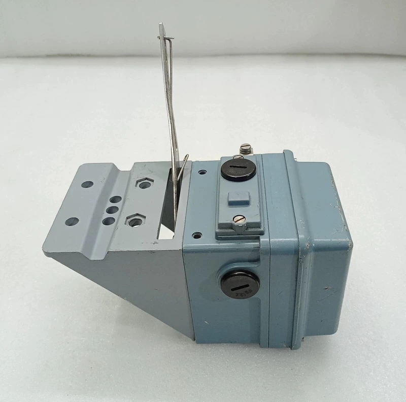 Industrial Process Control Foxboro SRI986-BIDS2EBBNA Positioner 3 Industrial Process Control Foxboro SRI986-BIDS2EBBNA Positioner - Image 3