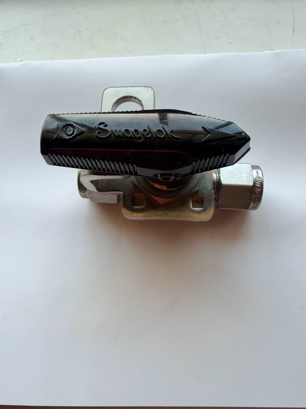 High-Pressure Fluid Control Swagelok SS-42GS4 Needle Valve