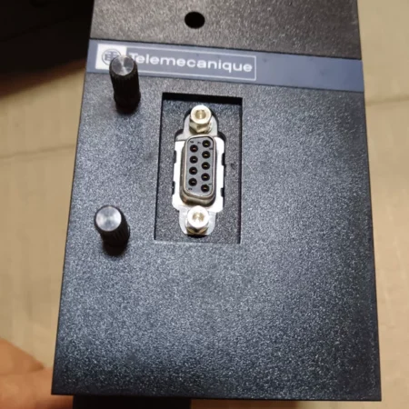 Schneider TSX17ACC7 Connection Cable for Industrial PLC Setup