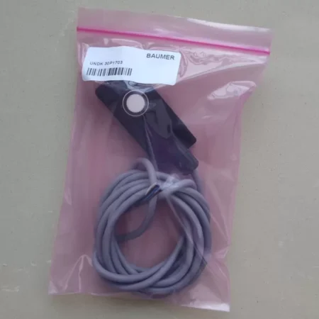 BAUMER UNDK 30P1703 - Reliable Sensor for Industrial Use