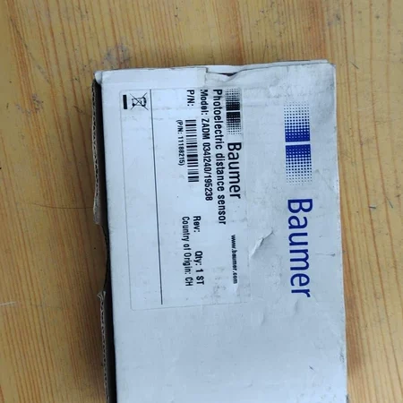 Baumer Photoelectric Sensor ZADM 034I240/195238 for Industrial Use