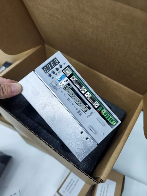 Industrial Motion Control with NCR DCD0A2B-801E Servo Drive