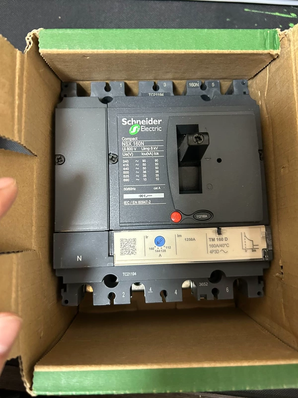 Industrial Protection Schneider LV430850 MCCB for Panels 3 Industrial Protection Schneider LV430850 MCCB for Panels - Image 3