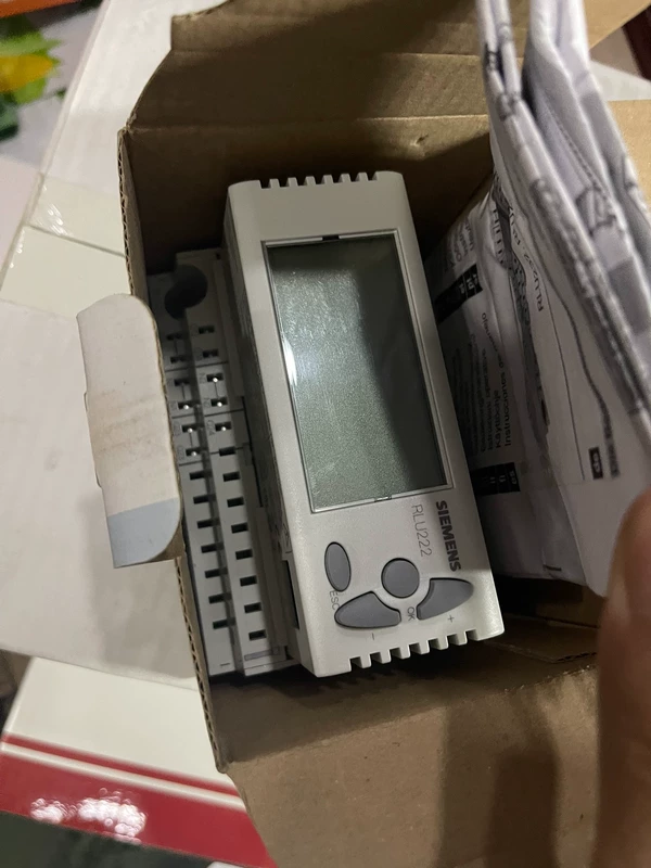 Building Automation SIEMENS RLU222 Controller for Comfort and Efficiency 2 Building Automation SIEMENS RLU222 Controller for Comfort and Efficiency - Image 2