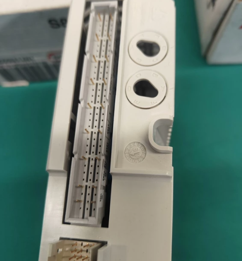 Digital Output Module ABB DO820 3BSE008514R1 Original 2 Digital Output Module ABB DO820 3BSE008514R1 Original - Image 2