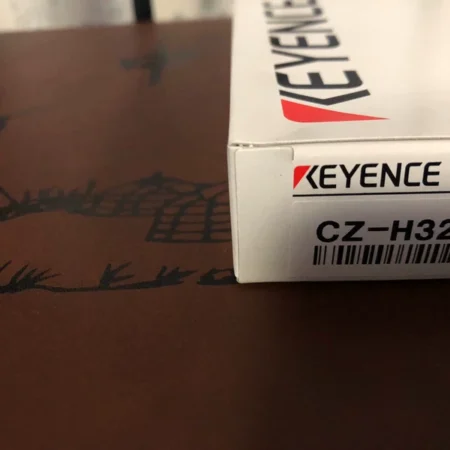 KEYENCE CZ-H32 Optical Sensor for Precision Detection