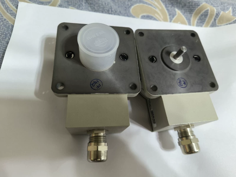 Heavy-Duty Position Sensing Solution FSG PW70/A/IP65 Potentiometer 2 Heavy-Duty Position Sensing Solution FSG PW70/A/IP65 Potentiometer - Image 2