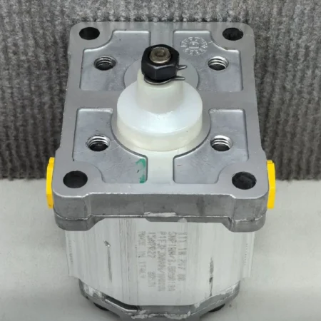 Mobile Hydraulics Gear Pump DANFOSS SNP1NN/3,8RN01BAP1F3F3NNNN