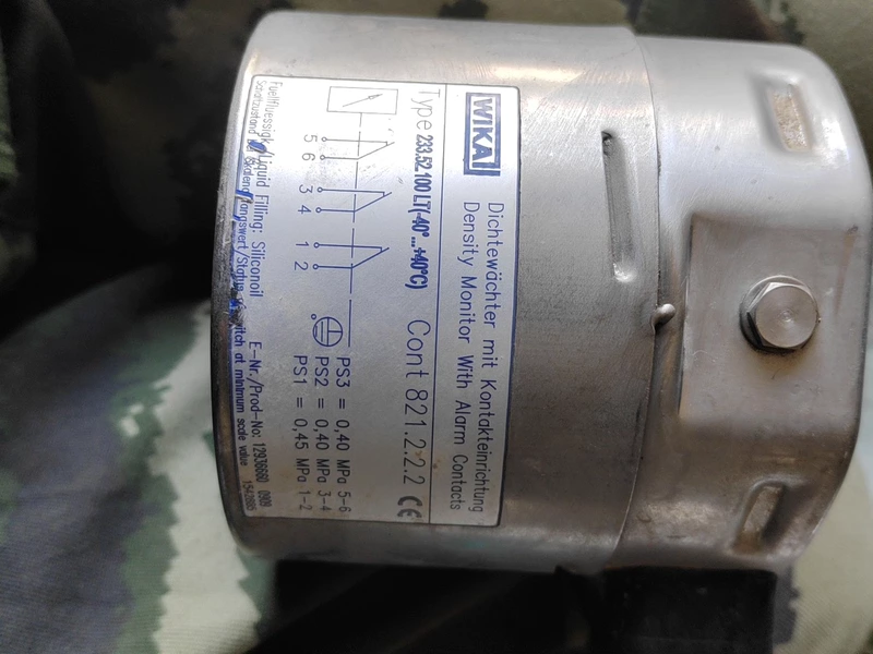 Liquid-Filled Pressure Gauge WIKA 233.52.100LT Damping 1 Liquid-Filled Pressure Gauge WIKA 233.52.100LT Damping