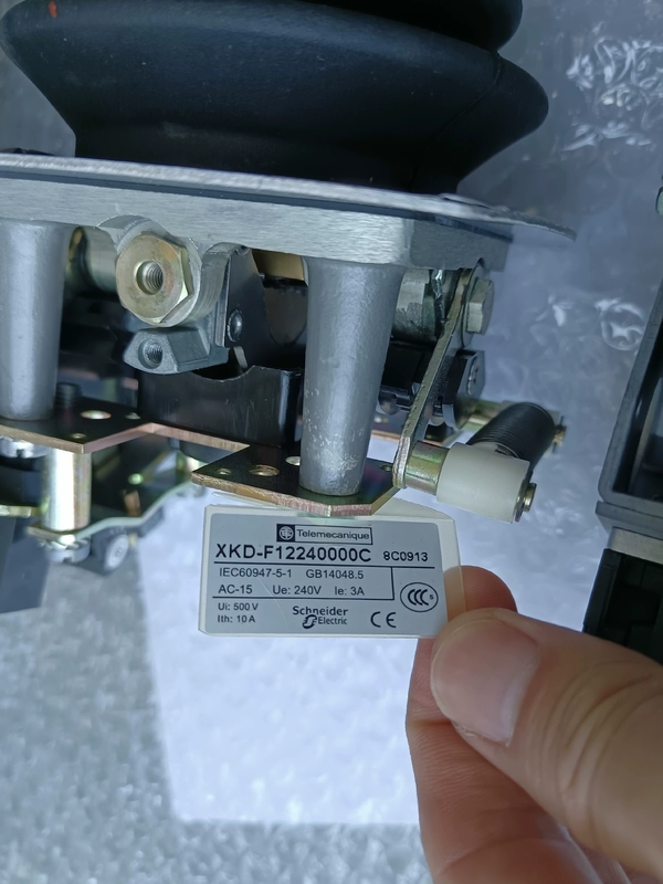 Schneider XKD-F12240000C for Factory Control Systems 3 Schneider XKD-F12240000C for Factory Control Systems - Image 3