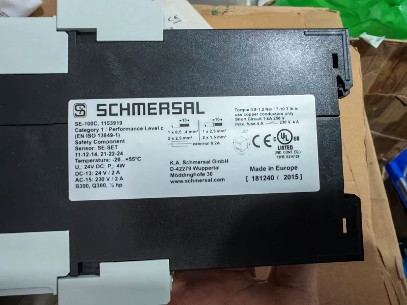 Schmersal SE-100C Safety Relay for Industrial Machine Safety 3 Schmersal SE-100C Safety Relay for Industrial Machine Safety - Image 3