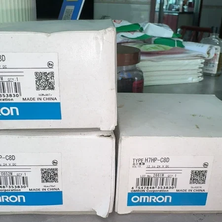 8-Digit Totalizing Counter Omron H7HP-C8D12 12-24VDC