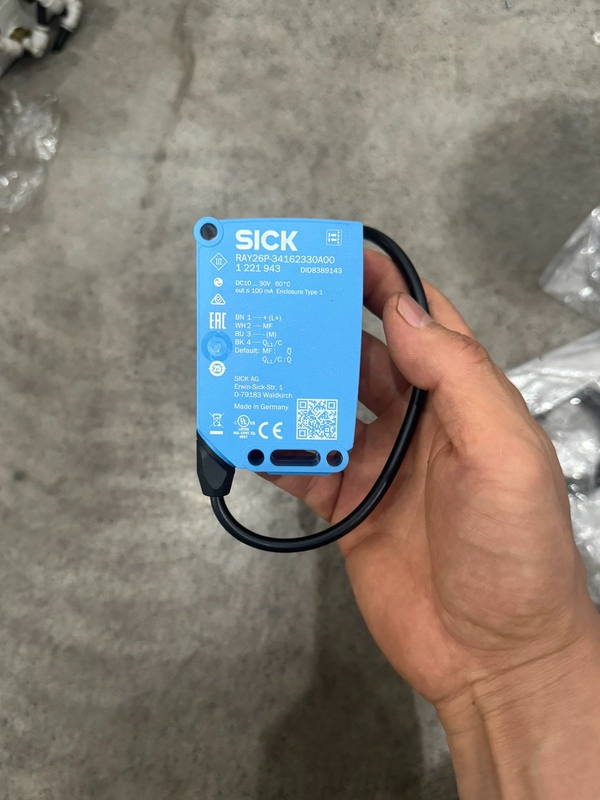 SICK RAY26P-34162330A00 1221943 Photoelectric Sensor 3 SICK RAY26P-34162330A00 1221943 Photoelectric Sensor - Image 3
