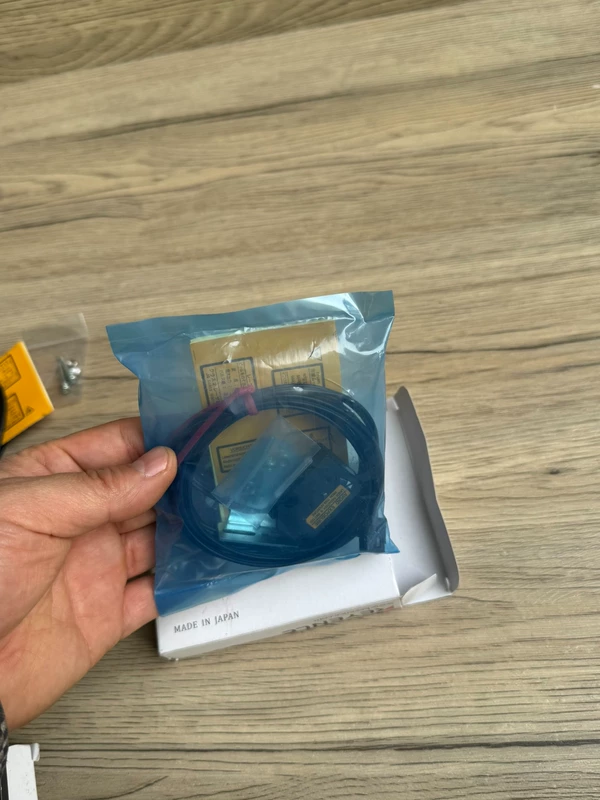 KEYENCE LV-H62 Laser Sensor for Industrial Automation 2 KEYENCE LV-H62 Laser Sensor for Industrial Automation - Image 2