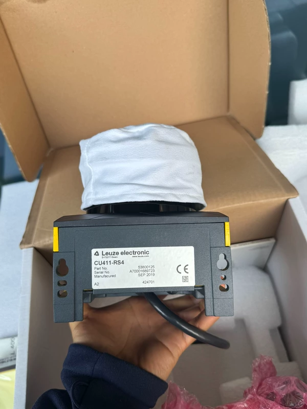 AGV Protection with Leuze RSL410-M CU411-RS4 Scanner 3 AGV Protection with Leuze RSL410-M CU411-RS4 Scanner - Image 3