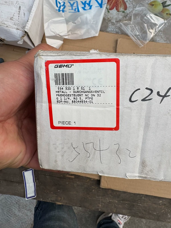 Pneumatic Angle Seat Valve GEMÜ 554 32D 1 9 51 1 DN32 1 Pneumatic Angle Seat Valve GEMÜ 554 32D 1 9 51 1 DN32