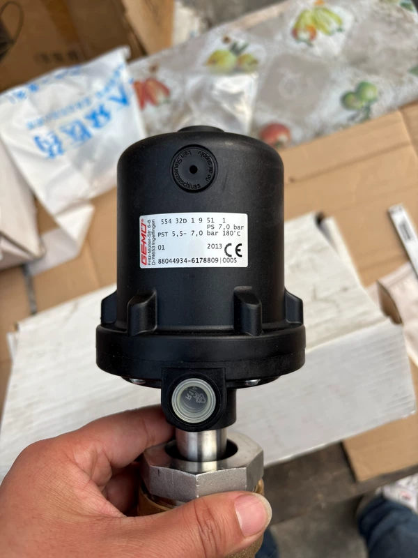 Pneumatic Angle Seat Valve GEMÜ 554 32D 1 9 51 1 DN32 2 Pneumatic Angle Seat Valve GEMÜ 554 32D 1 9 51 1 DN32 - Image 2