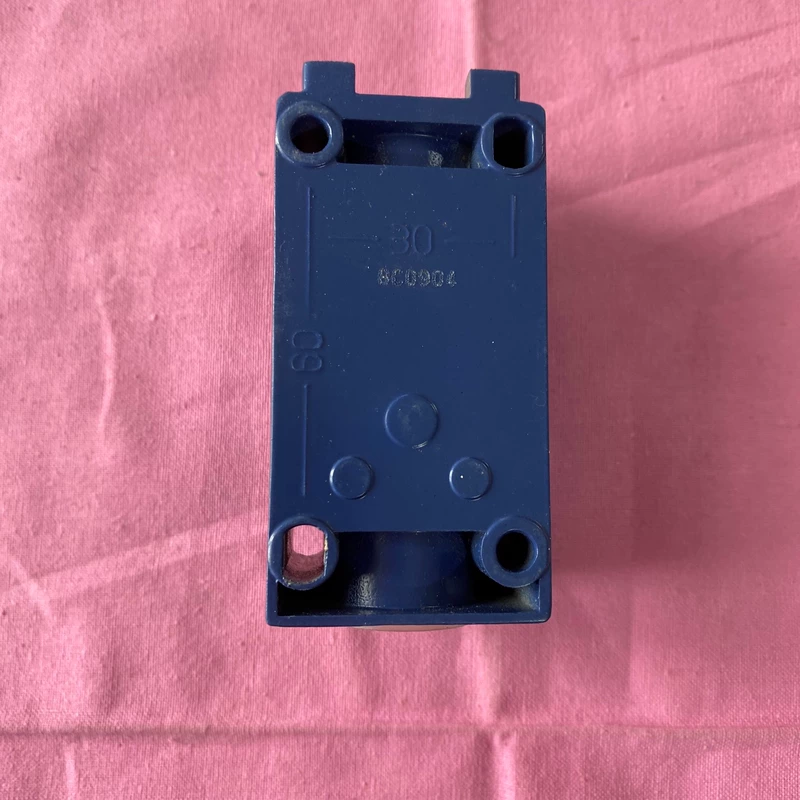 Schneider XCK-J10511H29C Limit Switch for Industrial Use 2 Schneider XCK-J10511H29C Limit Switch for Industrial Use - Image 2
